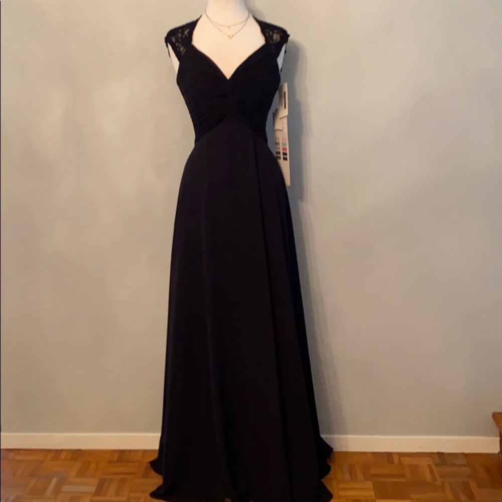 Mori Lee Key-hole lace dress